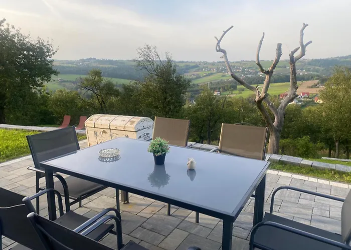 Emerald Hills 公寓 *