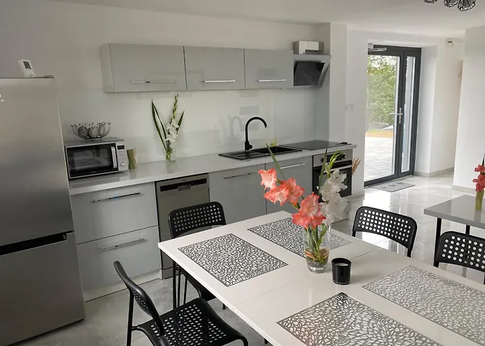 Emerald Hills 公寓 *